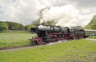 Mit der Eisenbahn durch blhende Schaumburger Landschaften. (Foto:  SN tol)
