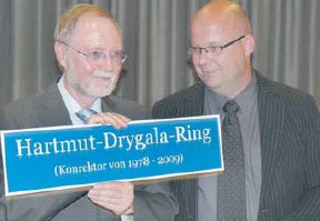 Hartmut Drygala, langjhriger Konrektor des Schulzentrums, verabschiedet. (Foto:  SN sig)
