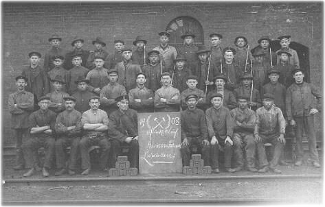 Belegschaft der Brikettfabrik im Jahre 1908