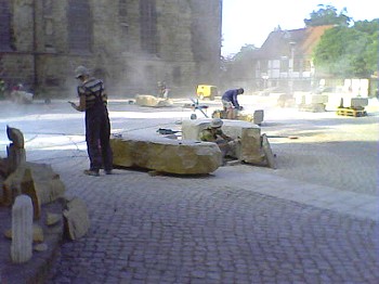 Bildhauer bei der Arbeit (Foto:  obk-info)