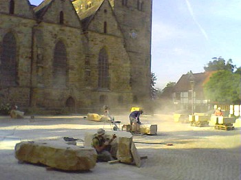 Bildhauer bei der Arbeit (Foto:  obk-info)