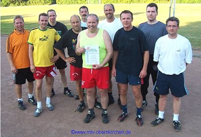 Leichtathletikgruppe mit Ernst Aumann in der Bildmitte