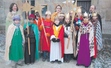 In Obernkirchen haben sich gestern die Sternsinger auf den Weg gemacht. (Bericht und Foto:  SN gus / jaj)