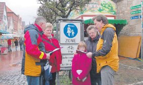 Grne / WIR starten Umfragen auf dem Frhlingsmarkt und im Internet. (Foto:  SN clb)