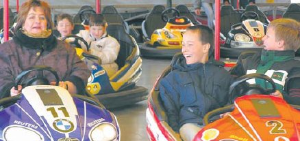 Der Autoscooter ist und bleibt ein Renner bei Jungen und Junggebliebenen. (Foto:  SN Archiv)