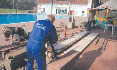 Zurzeit laufen die letzten Vorbereitungen fr die Erffnung des Sonnenbrinkbads. (Foto:  SN rnk)