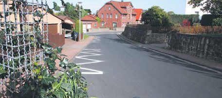 Gerade fertig - und schon wieder kaputt: Die Hnenbrinkstrae. (Foto:  SN rnk)