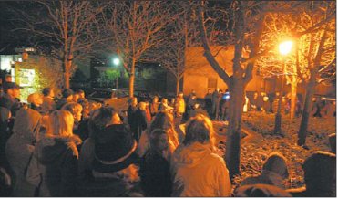 Rund 100 Brger gedenken der Opfer des Holocausts und der Reichspogromnacht. (Foto:  SN rnk)