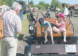 Die groen und kleinen Eisenbahnfans sind zufrieden. (Foto:  SN rnk)