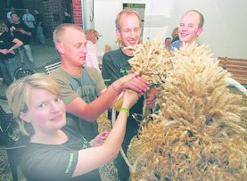 Eine hrenvolle Aufgabe vor dem 15. Fest. (Foto:  SN mari)