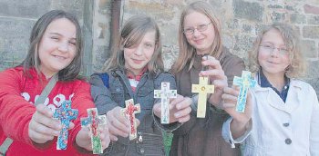 Workshops rund um die Kirche. (Bericht und Foto:  SN rnk)