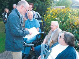 Preisverteilung beim Blumenschmuckwettbewerb. (Foto:  SN sig)