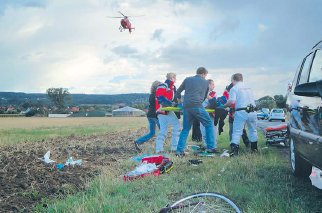 Ehepaar bei Fahrradtour schwer verletzt. (Foto:  SN fh)