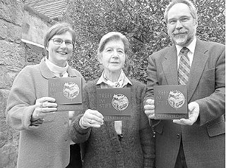 Sybille Schlusche (von links), Gabriele von Spaeth und Werner Hobein.