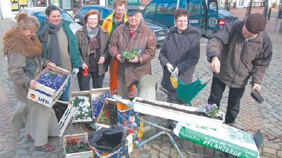 Pflanzaktion zum Auftakt des Wettbewerbs im Zeichen der Partnerschaft. (Foto:  SN kk)