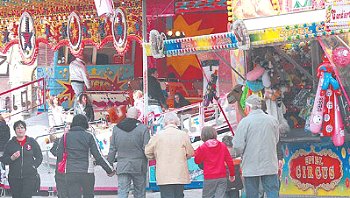 Frhlingsmarkt in Obernkirchen erffnet. (Bericht und Foto:  SN rnk)