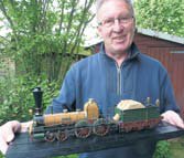 Dietrich Steinmann mit dem Adler. (Foto:  SN sig)