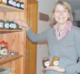 Alles frisch: Christiane Eggelmann kocht Marmelade aus Gartenfrchten. (Foto:  SN jaj)