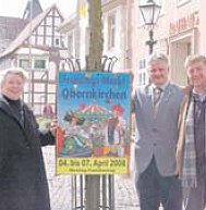 Ursula Steuer (von links), Brgermeister Oliver Schfer und Rolf-Bernd de Groot. (Foto:  SN clb)