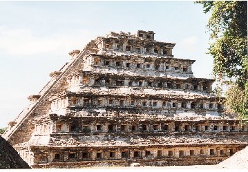 Die Pyramide der 365 Nischen in El Tajn